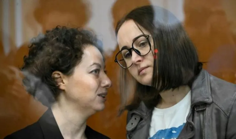 Rusia sentencia por terrorismo a directora de teatro y a dramaturga