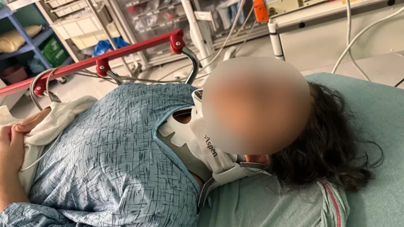 tres niñas afganas refugiadas víctimas de agresión masiva por más de 20 compañeros de clase