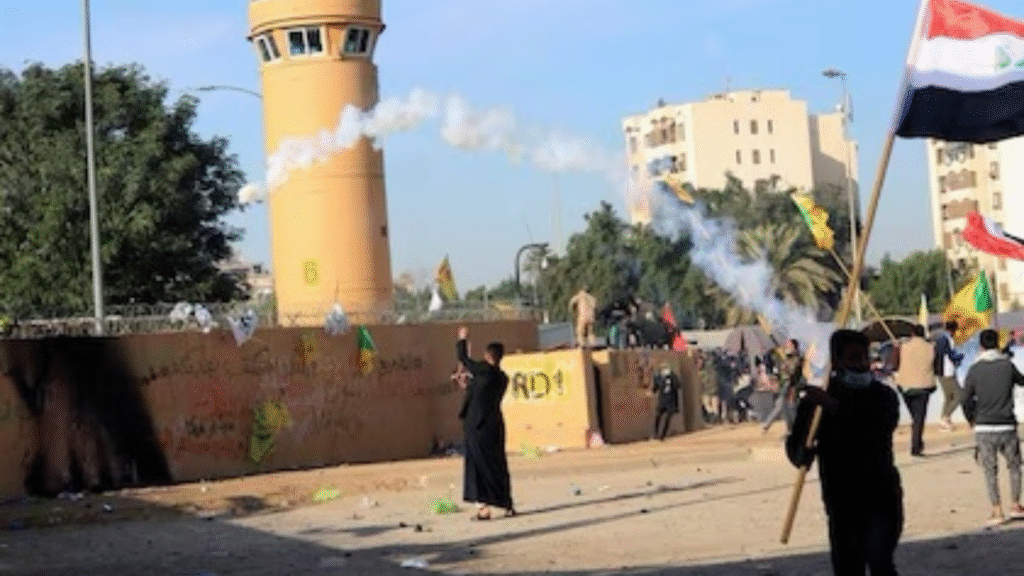 Protestas afuera de la embajada de Estados Unidos en Irak