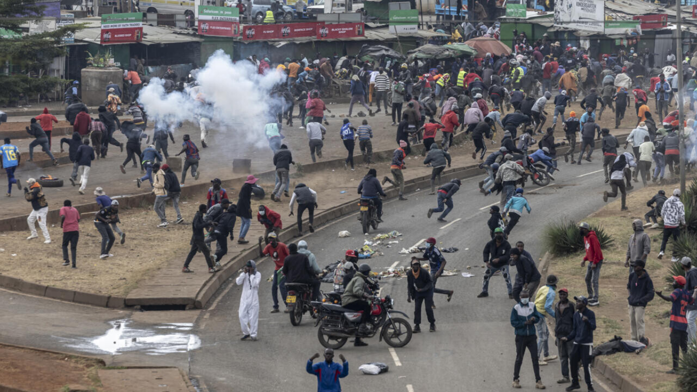 Manifestantes que exigían justicia social fueron reprimidos con violencia en todo el país. Las protestas en Kenia expusieron nuevamente la brutalidad policial y la falta de garantías a los derechos humanos