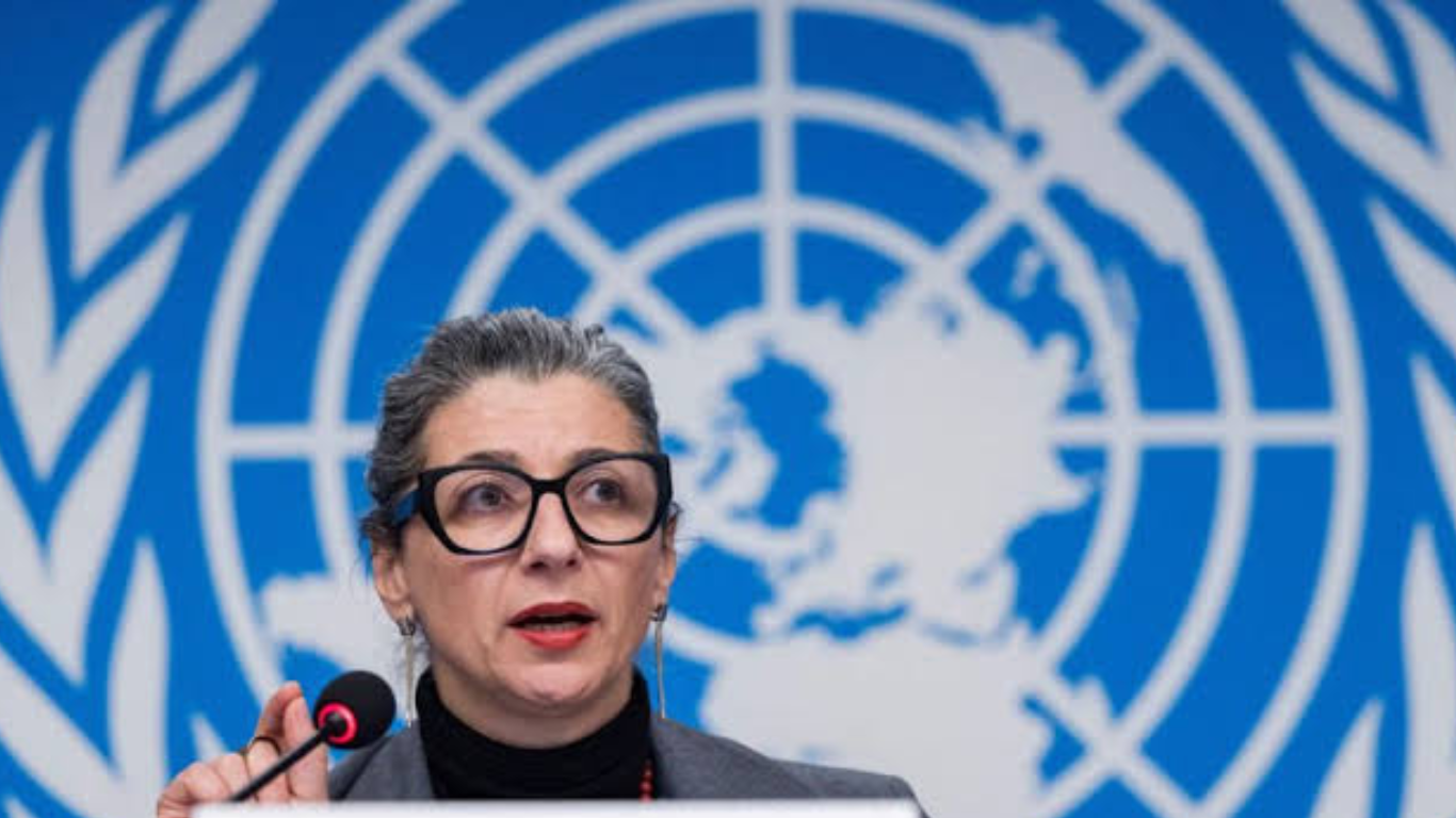 Francesca Albanese, relatora especial de la ONU para Palestina, fue sancionada por Estados Unidos tras denunciar crímenes de guerra y genocidio en Gaza, y revelar la implicación de empresas internacionales, incluidas estadounidenses, en la violencia contra civiles palestinos.