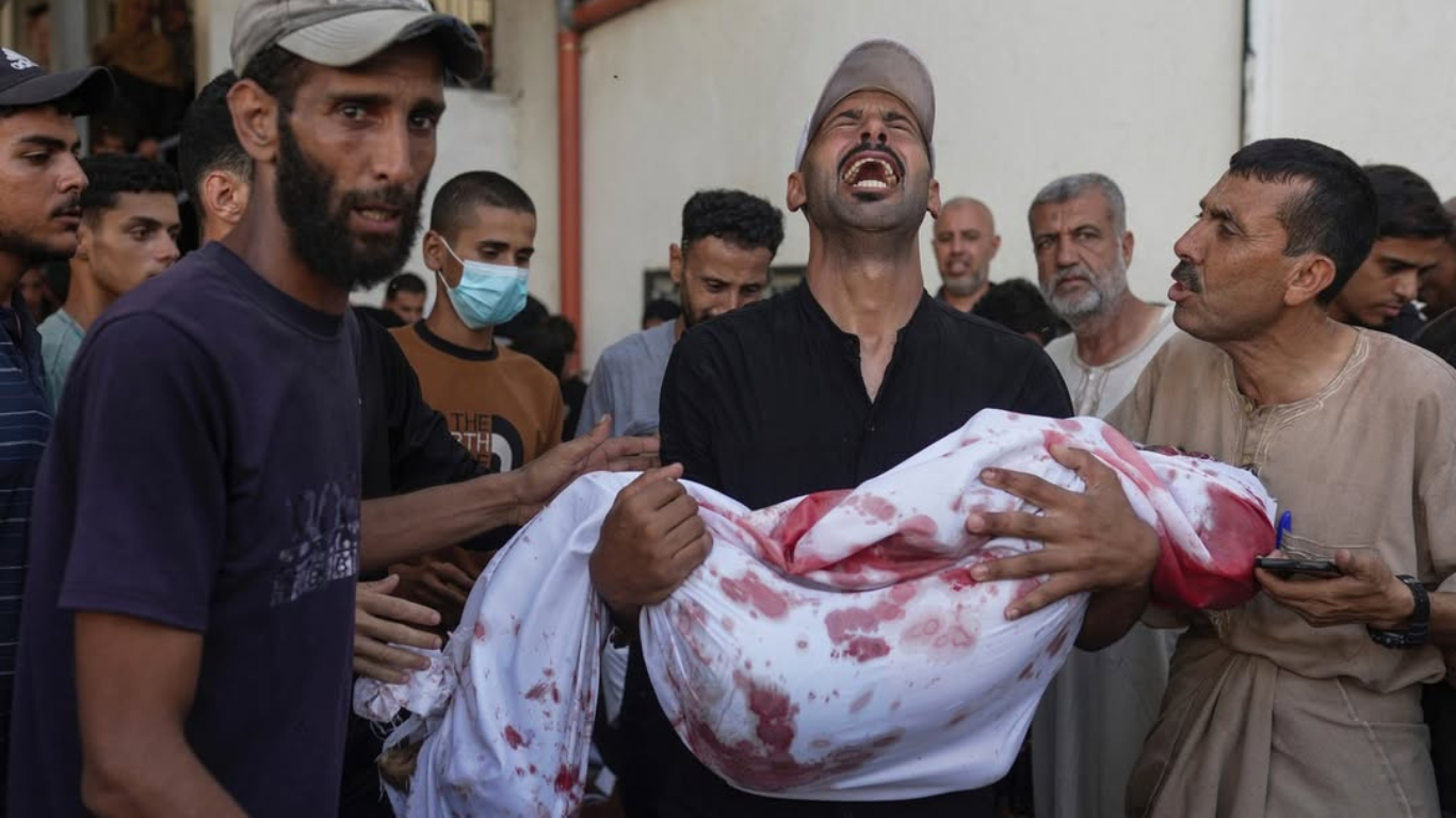 Ataque israelí mata a palestinos mientras recolectaban agua en Nuseirat