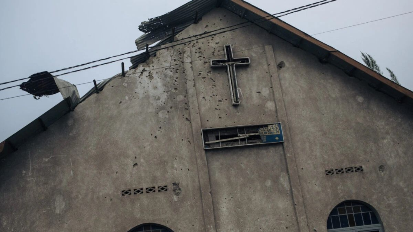 Al menos 21 muertos en ataque a iglesia en el este del Congo por rebeldes respaldados por el Estado Islámico