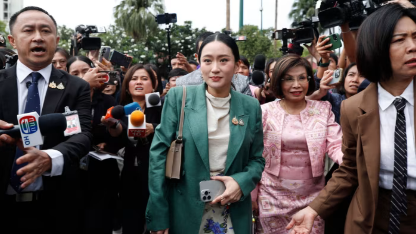 La primera ministra de Tailandia, Paetongtarn Shinawatra, fue suspendida temporalmente por el Tribunal Constitucional tras la filtración de una llamada diplomática con Camboya