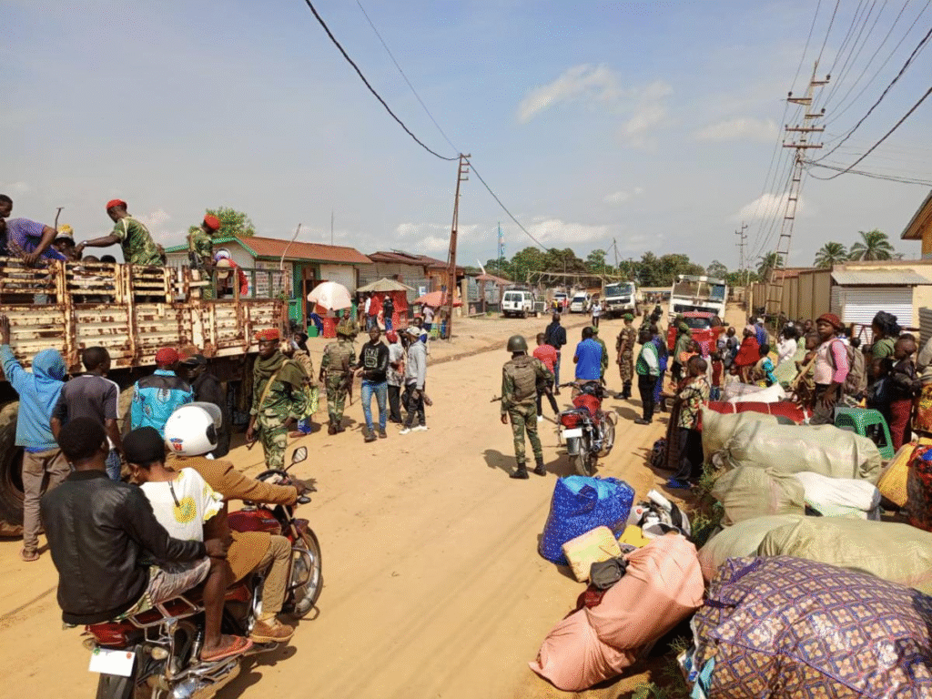 Cientos de familias desplazadas comenzaron a regresar a sus hogares en Komanda en la provincia de Ituri, al noreste de la República Democrática del Congo, tras una relativa calma observada en la zona, el viernes 4 de agosto de 2023.