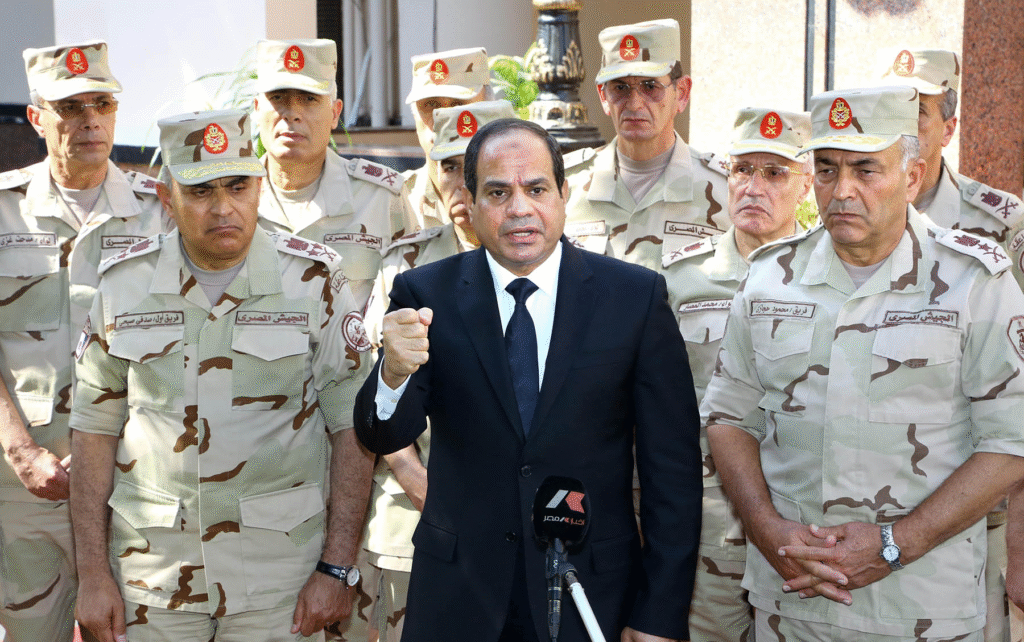 El presidente Abdel Fattah el-Sisi, junto con las fuerzas de seguridad egipcias