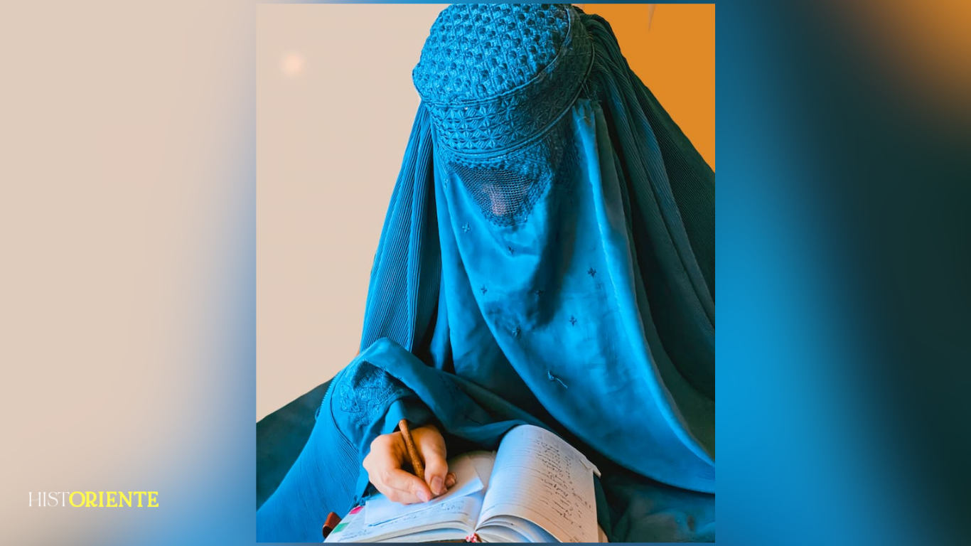 Mujeres afganas desafían a los talibanes con clubes de lectura clandestinos