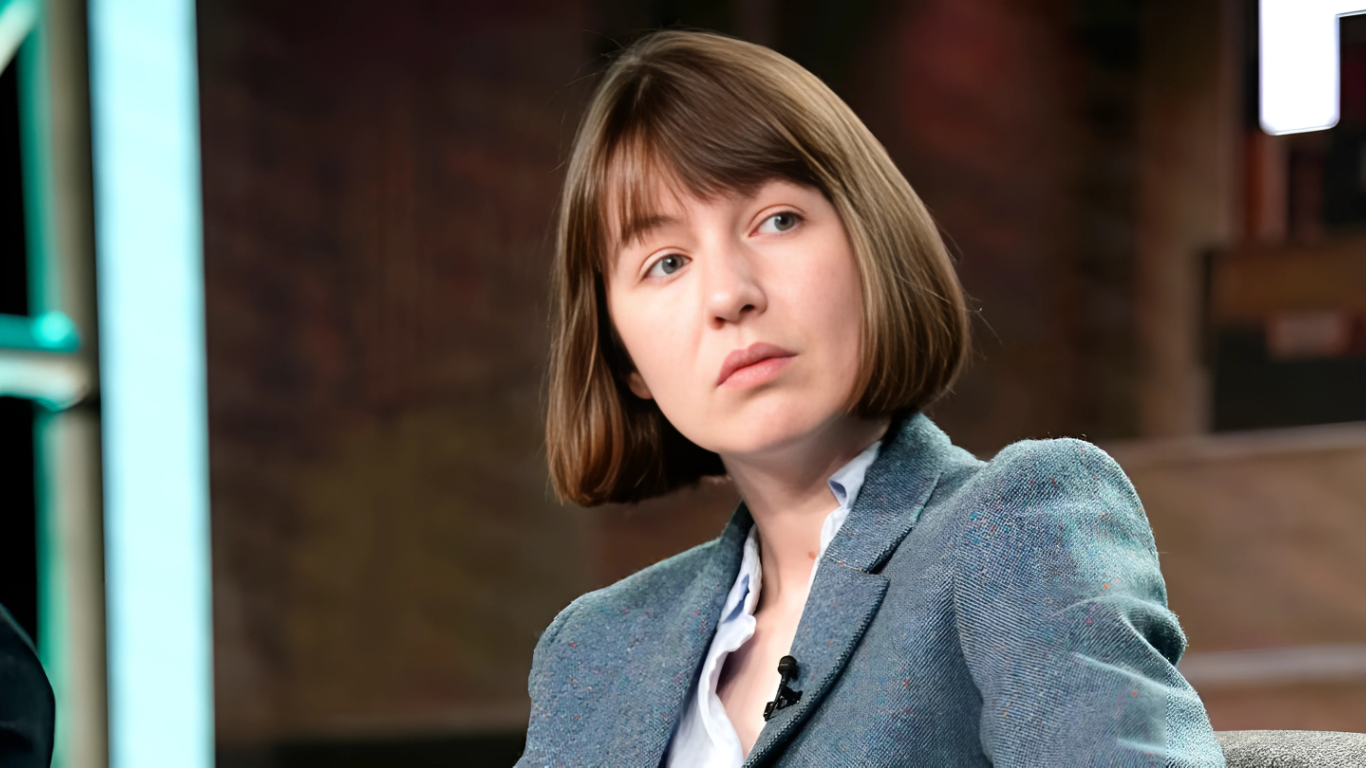 Sally Rooney desafía al Gobierno británico al respaldar a Acción Palestina