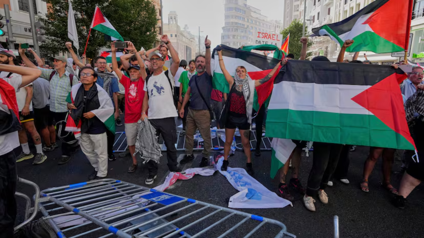 La Vuelta a España quedó suspendida en Madrid por protestas propalestinas. El deporte se convirtió en escenario de denuncia contra las violaciones a los derechos humanos en Gaza.