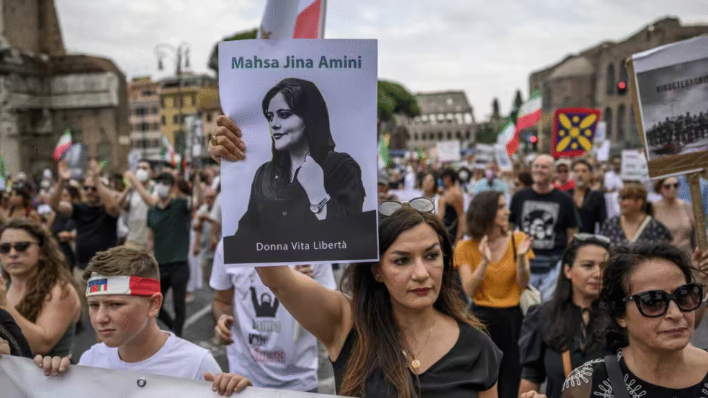 Organismos de derechos humanos denuncian torturas, ejecuciones y detenciones masivas contra quienes exigen justicia por el asesinato de Mahsa Amini