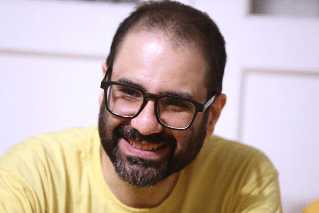 Tras 12 años de cárcel, el activista Alaa Abd El-Fattah fue indultado en Egipto. Su libertad reabre el debate sobre miles de presos políticos.