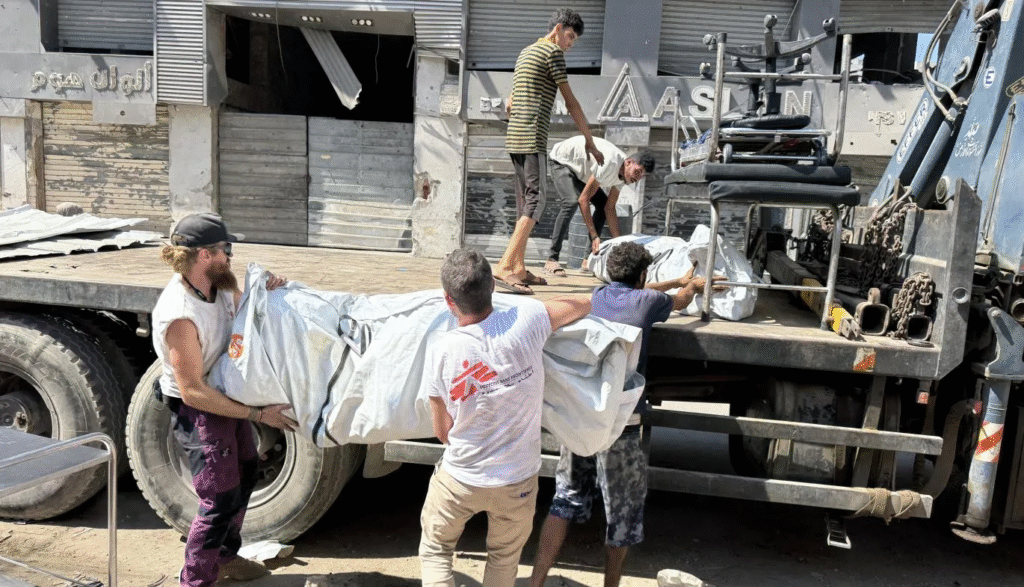 Israel rodea clínicas de Médicos Sin Fronteras en Gaza y fuerza su cierre; hospitales colapsan y civiles vulnerables quedan en riesgo.