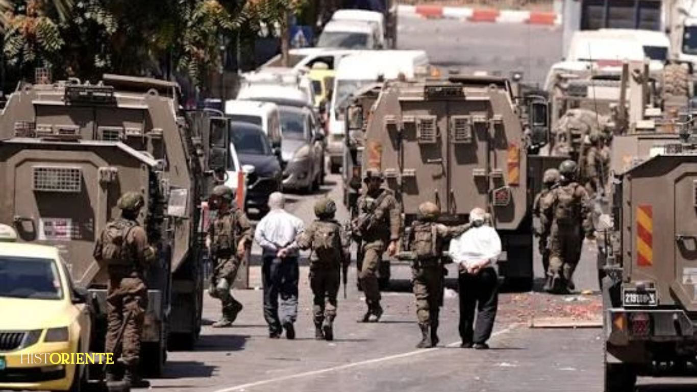 Detención de adultos mayores durante una incursión por las fuerzas de ocupación israelíes