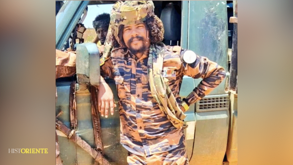 Abu Lulu, jefe de operaciones de las Fuerzas de Apoyo Rápido (RSF) en El Fasher, Darfur, ganó notoriedad por publicar en TikTok videos que mostraban sus crímenes