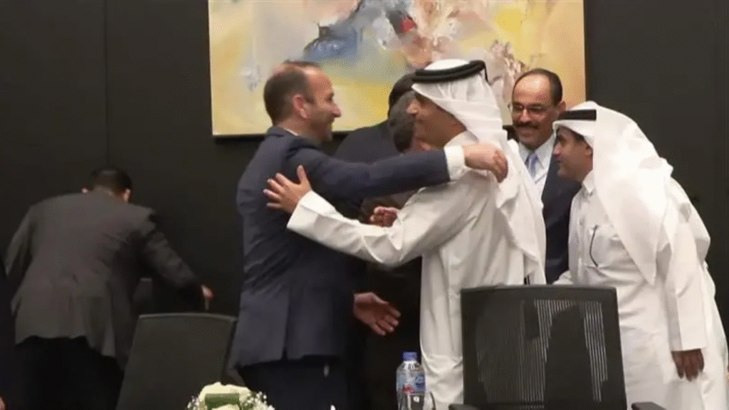 Miembros de los enviados de Qatar, Egipto, Israel y Palestina en un lugar no revelado en Sharm El-Sheikh, Egipto