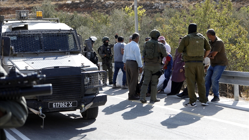 Detención y hostigamiento a palestinos dentro de Cisjordania ocupada por las Fuerzas israelíes