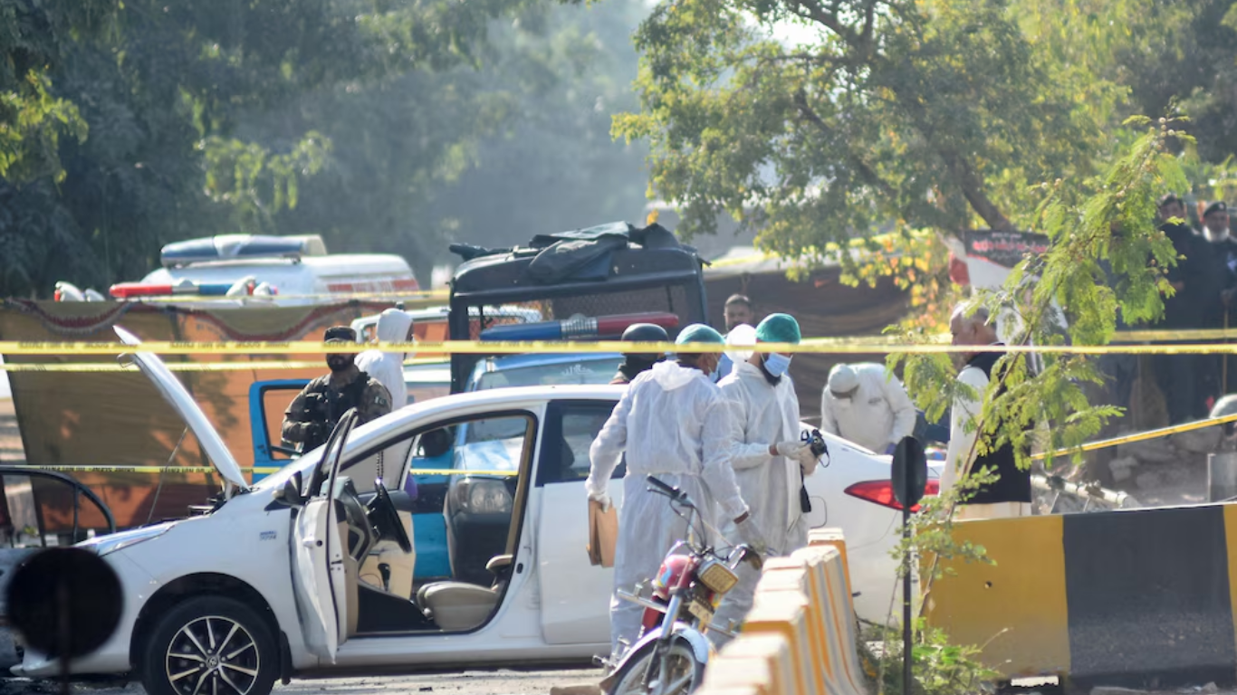 Ataque suicida sacude Islamabad: 12 muertos frente a un juzgado, el TTP se atribuye la autoría