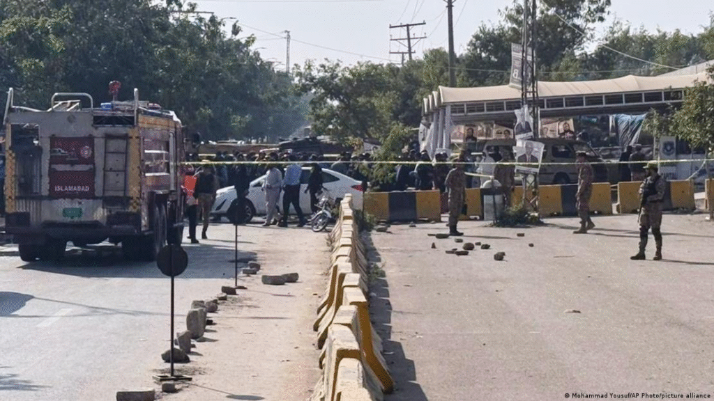 La explosión tuvo lugar frente a los juzgados del distrito, en el sector G-11 de Islamabad.Imagen: AP Photo