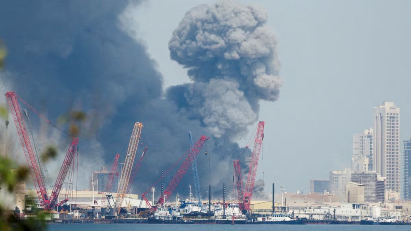 Bases militares estadounidenses en el Golfo son atacadas por Irán