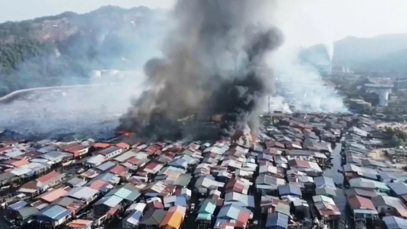 Incendio en Sabah, Malasia deja a miles sin hogar