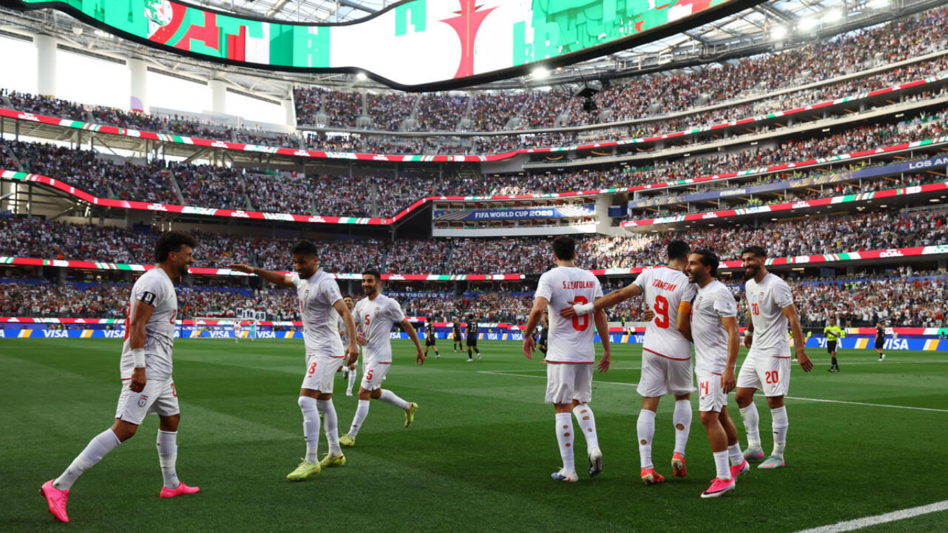 Irán debuta en el Mundial entre la protesta y la celebración