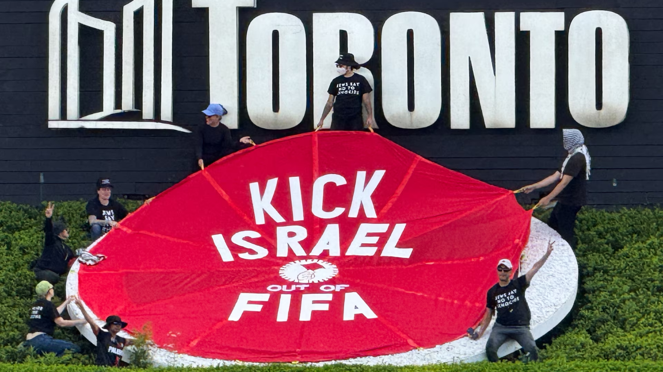 Protestas en Toronto exigen la expulsión de Israel de la FIFA durante el Mundial