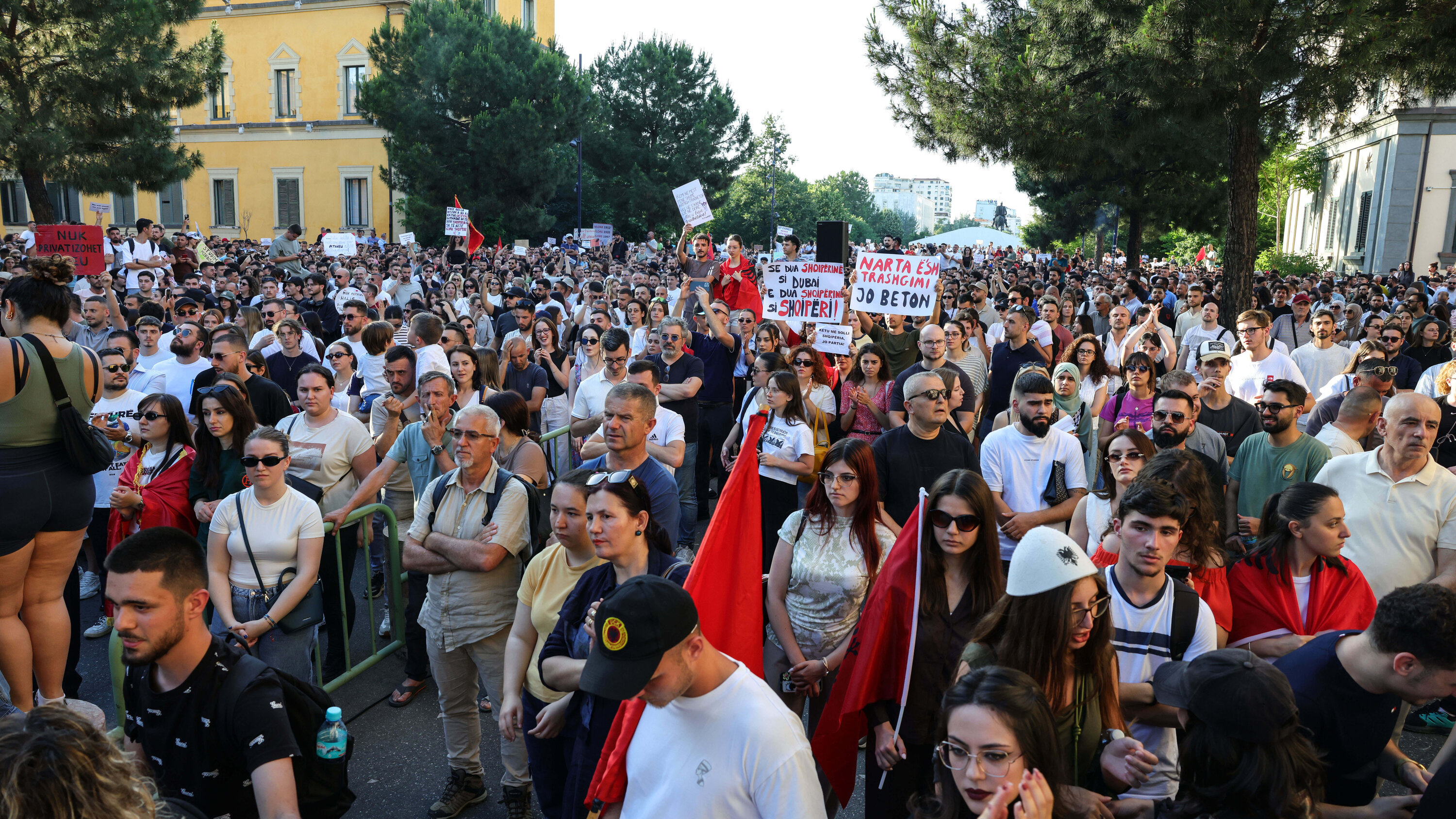 Manifestantes denuncian falta de transparencia, daños irreversibles al medio ambiente y exclusión de las comunidades locales en la toma de decisiones.