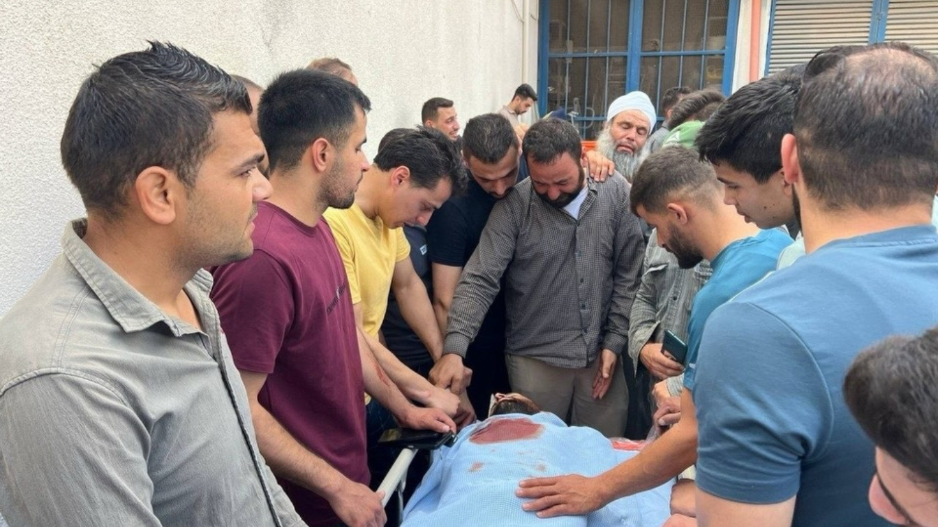 Ataque de colonos y tropas israelíes deja cinco palestinos muertos y agrava la violencia en Cisjordania