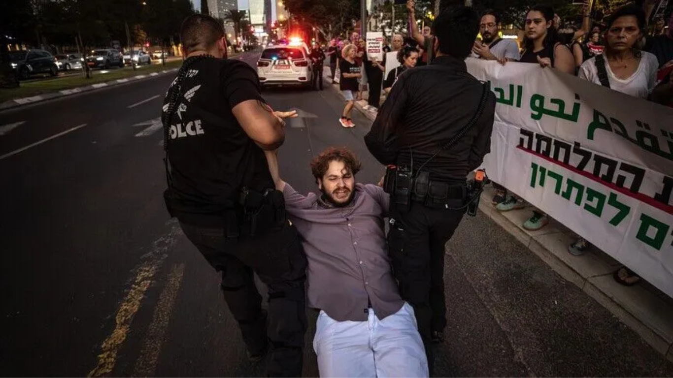 Protesta en Tel Aviv contra violencia en Cisjordania deja detenidos