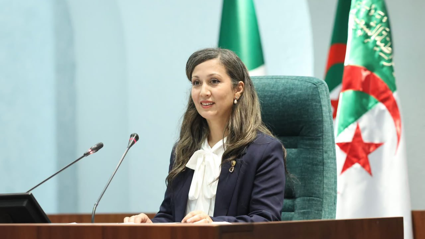 Khalida Boufedeche elegida como la primera mujer presidenta del Parlamento de Argelia