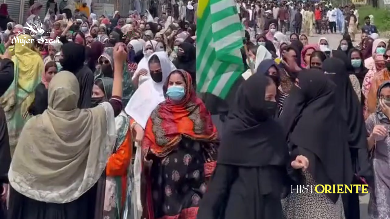 Mujeres desafían la represión en protestas en Azad Cachemira