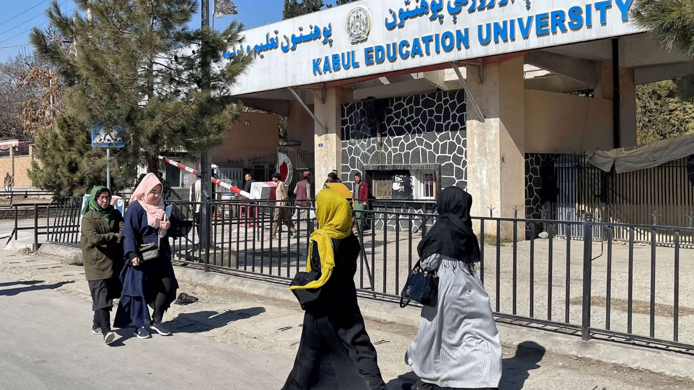 Régimen talibán pide profesores y médicos a Turquía, pero impide que las mujeres afganas ocupen esos lugares