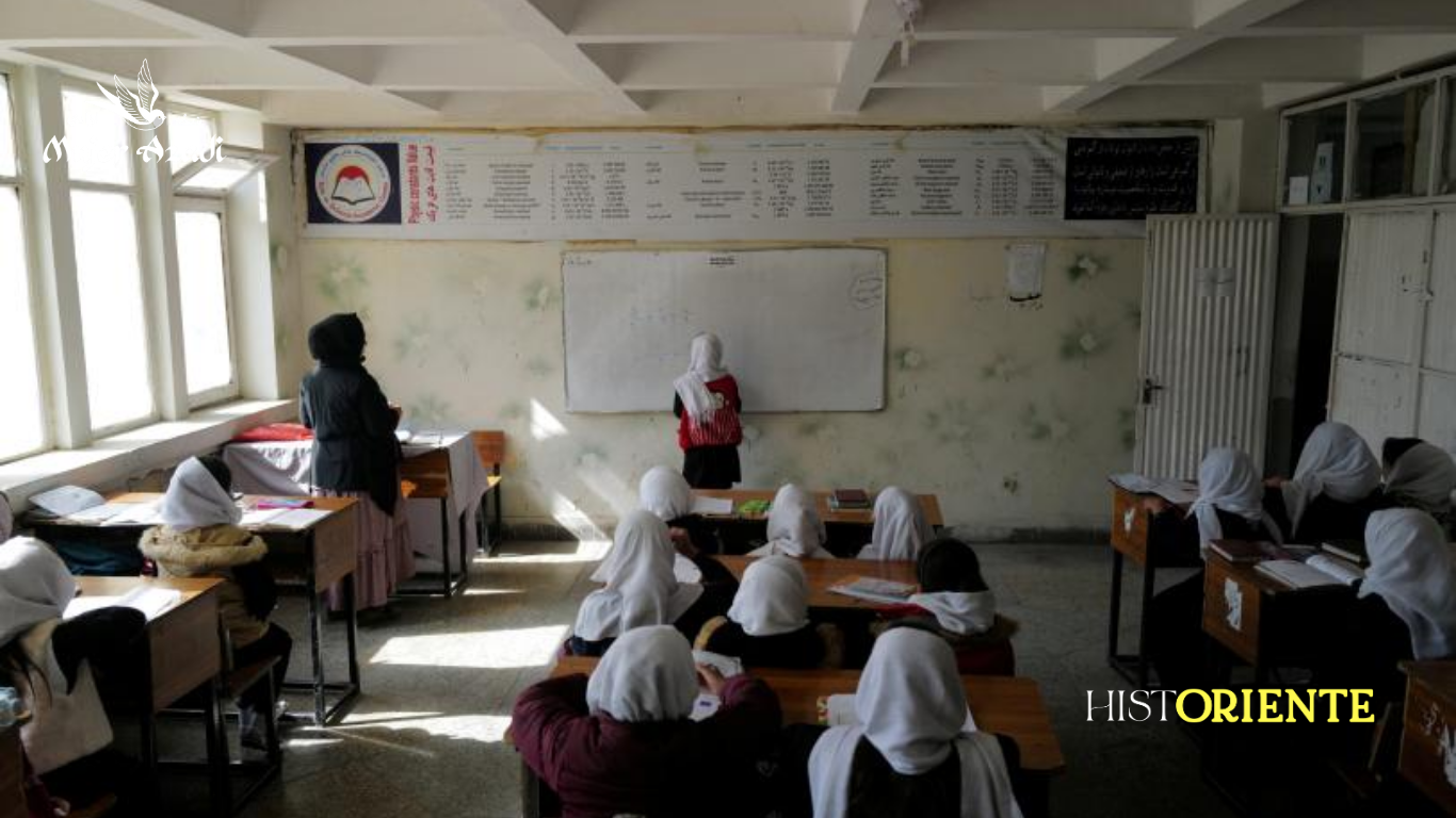 Los talibanes han dejado a 2,4 millones de niñas sin educación secundaria en Afganistán