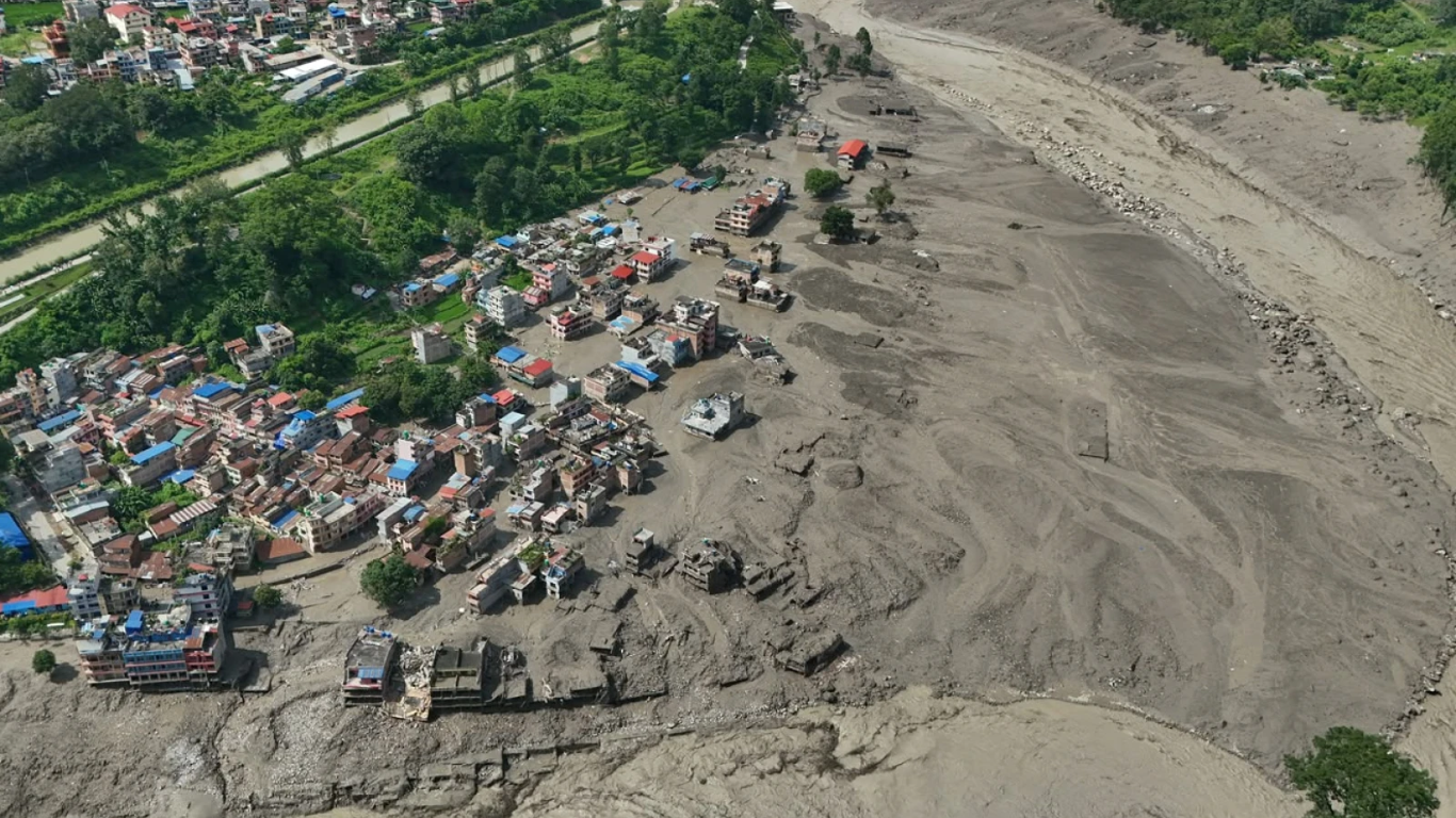 Inundaciones provocan la muerte de más de 100 personas y cientos siguen desaparecidas en Nepal y China