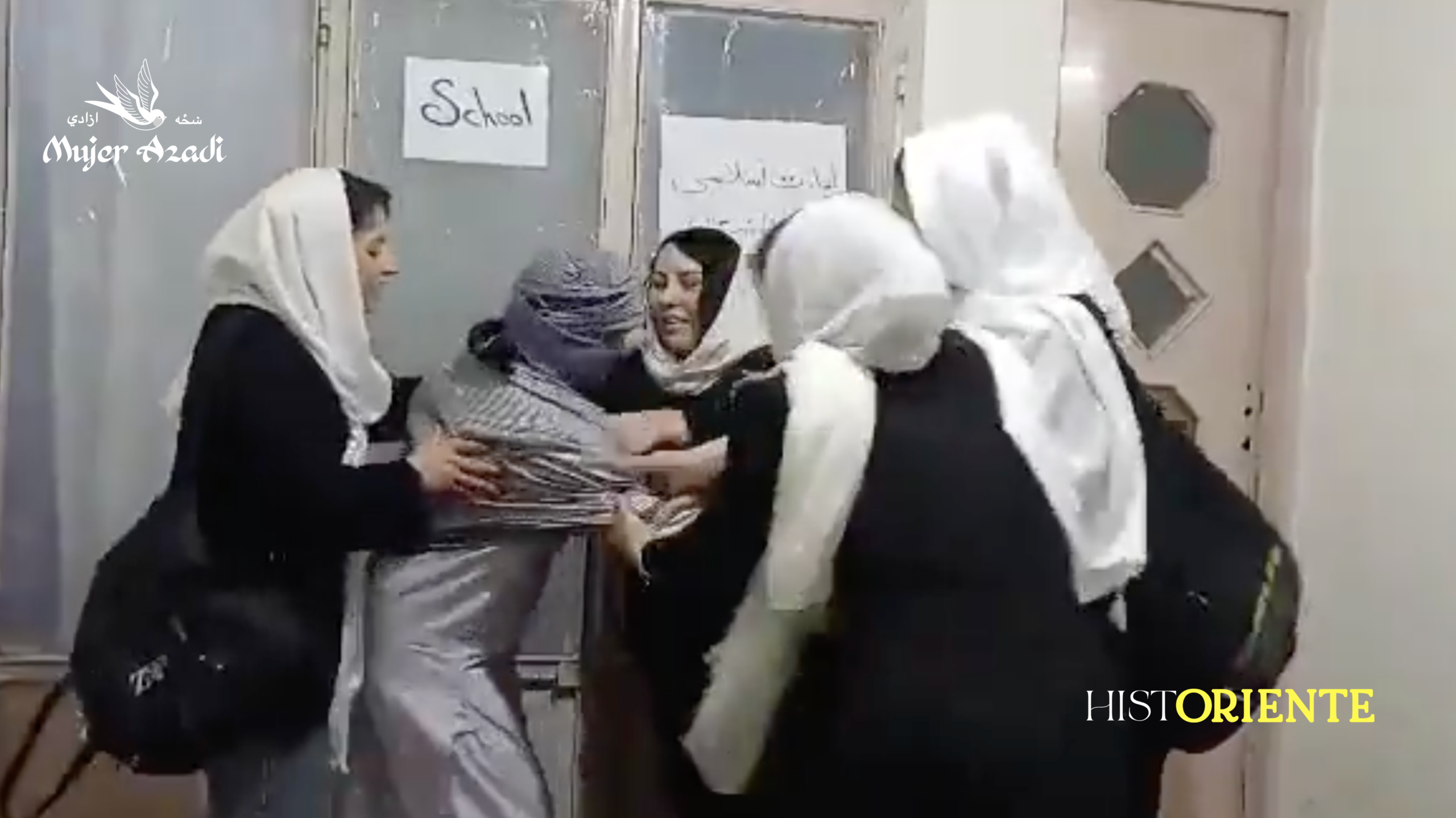 Jóvenes afganas realizan protesta simbólica contra la prohibición del régimen talibán a la educación