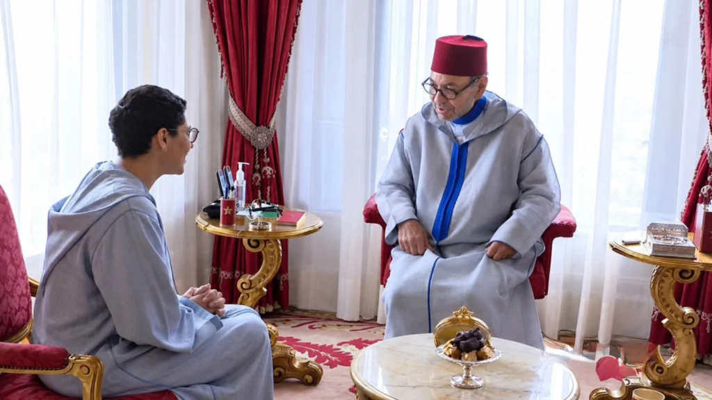 El rey Mohammed VI de Marruecos recibe a Fatima Ezzahra El Mansouri, nombrada primera mujer en asumir el cargo de primera ministra de Marruecos, en el Palacio Real de Rabat, Marruecos, el 29 de septiembre de 2026. Palacio Real de Marruecos.