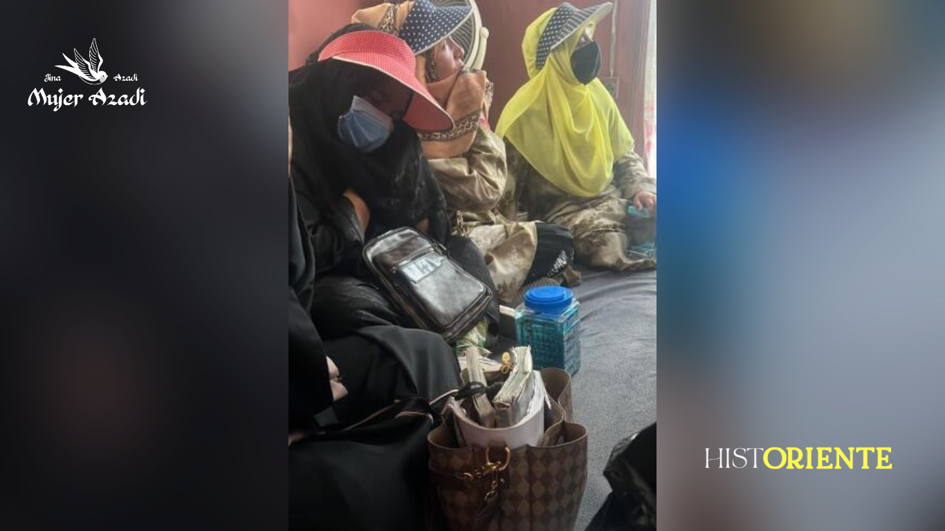 Mujeres afganas detenidas en Kabul por las normas talibanes