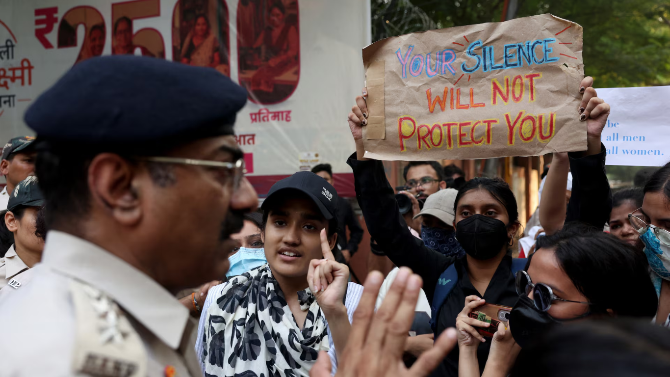 Universitarias en Delhi protestan tras caso de violencia sexual contra una adolescente