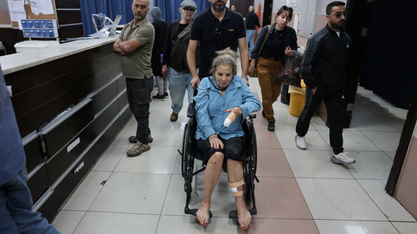Colonos israelíes agreden a golpes a la fotoperiodista Heidi Levine en Cisjordania