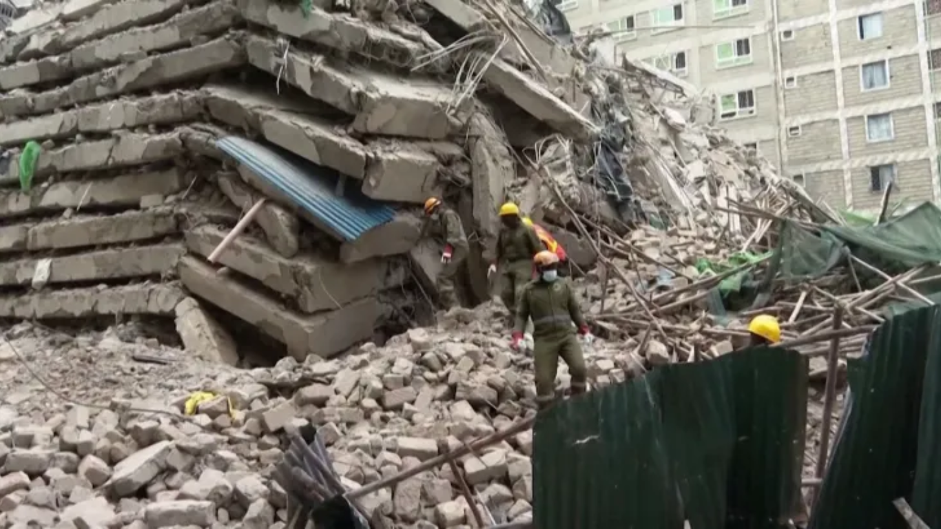 Derrumbe de un edificio en Kenia deja personas atrapadas y expone fallas de seguridad
