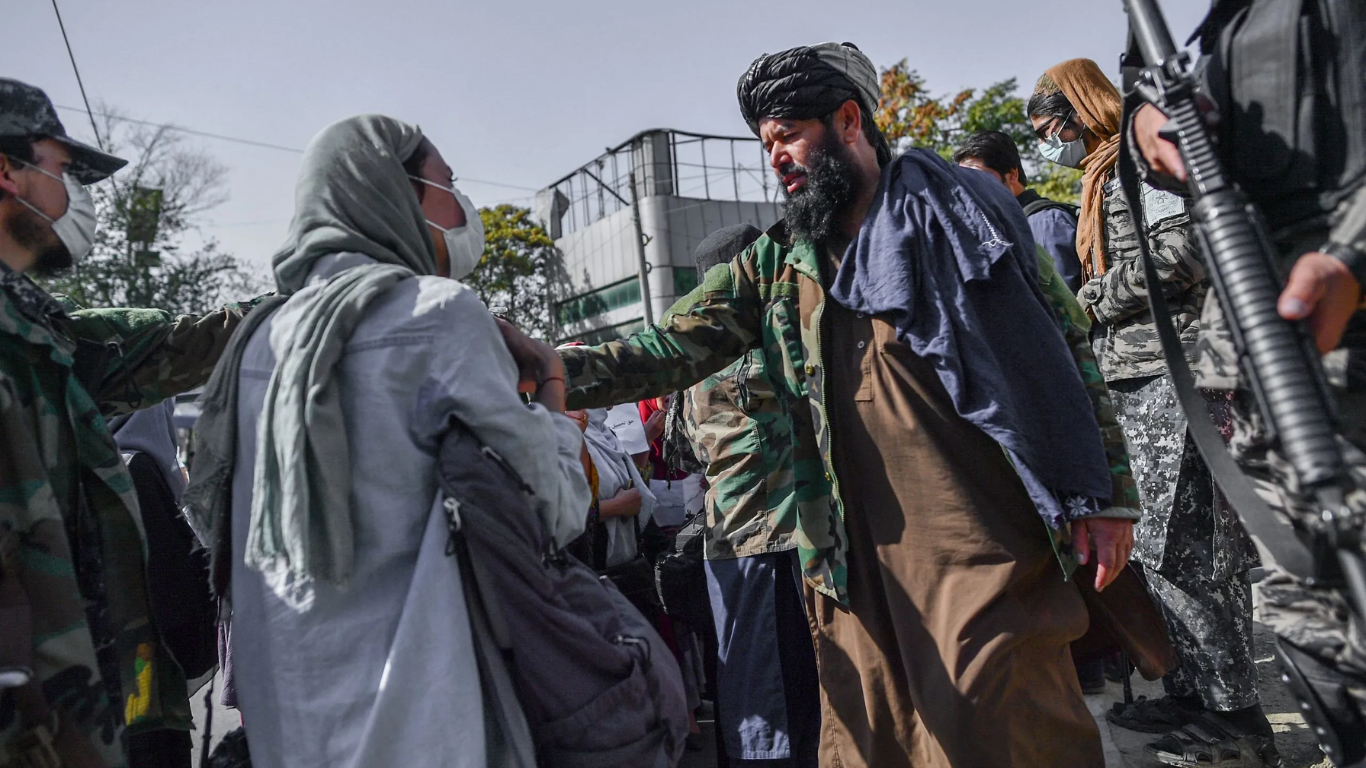 La policía de la moral talibán realizó 443 detenciones en Afganistán